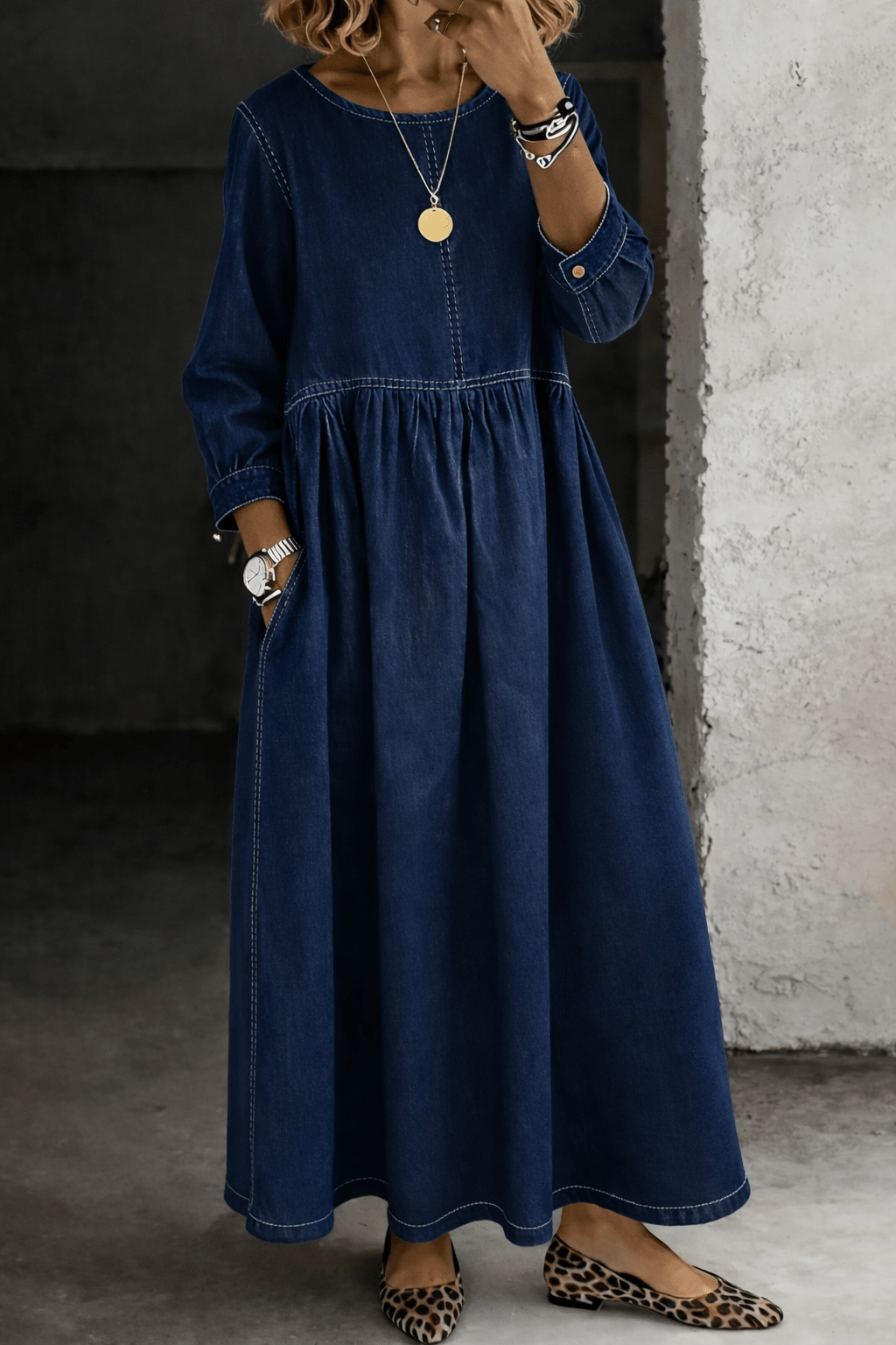 Stella | Vestido vaquero de manga larga y cuello redondo - VENZA BARCELONA