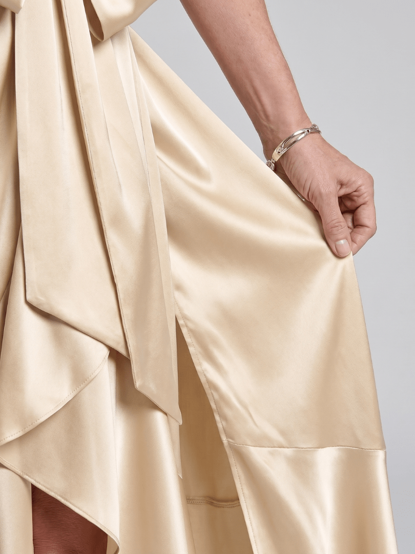 Costanza | Vestido midi cruzado con cuello halter y bajo asimétrico - VENZA BARCELONA
