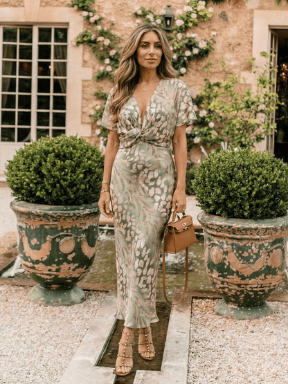 Núria | Vestido midi con estampado abstracto, escote en V y cintura cruzada - VENZA BARCELONA