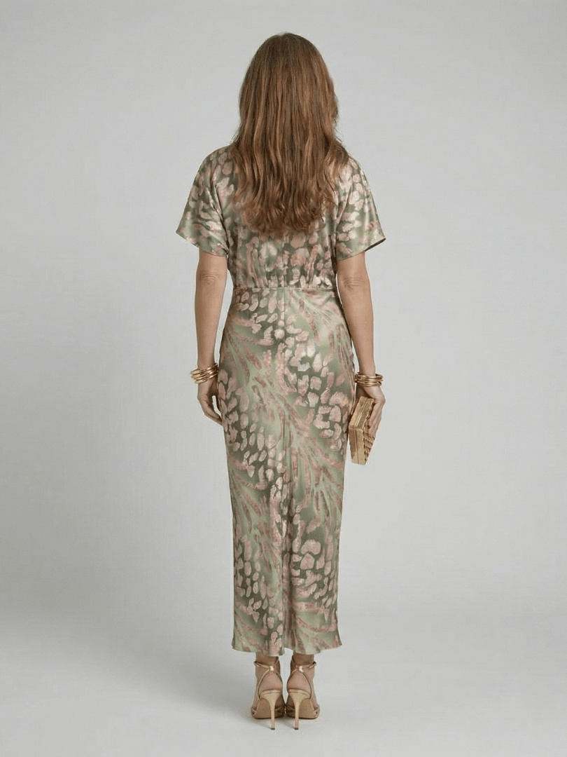 Núria | Vestido midi con estampado abstracto, escote en V y cintura cruzada - VENZA BARCELONA